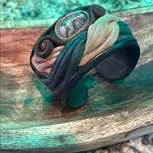 Bracelet, Elegant Multicolor Fabric/ Leather with stone Bracelet, ECU - Picture 1 of 7